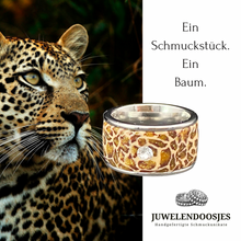 Lade das Bild in den Galerie-Viewer, Handgefertigter Schmuckanhänger oval, gross &quot;Leopard Love&quot;
