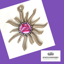 Lade das Bild in den Galerie-Viewer, Juwelendoosjes Sonnenanhänger Schmuckkeramik pink rose
